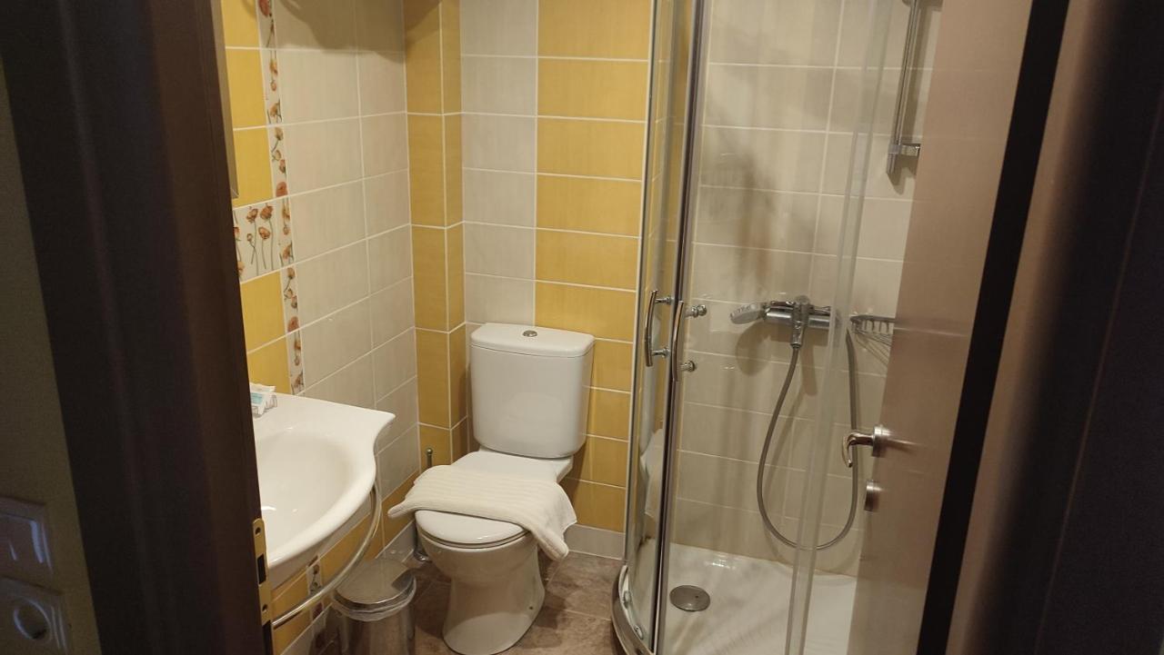 Guesthouse Michobeis Kamarína Exteriör bild